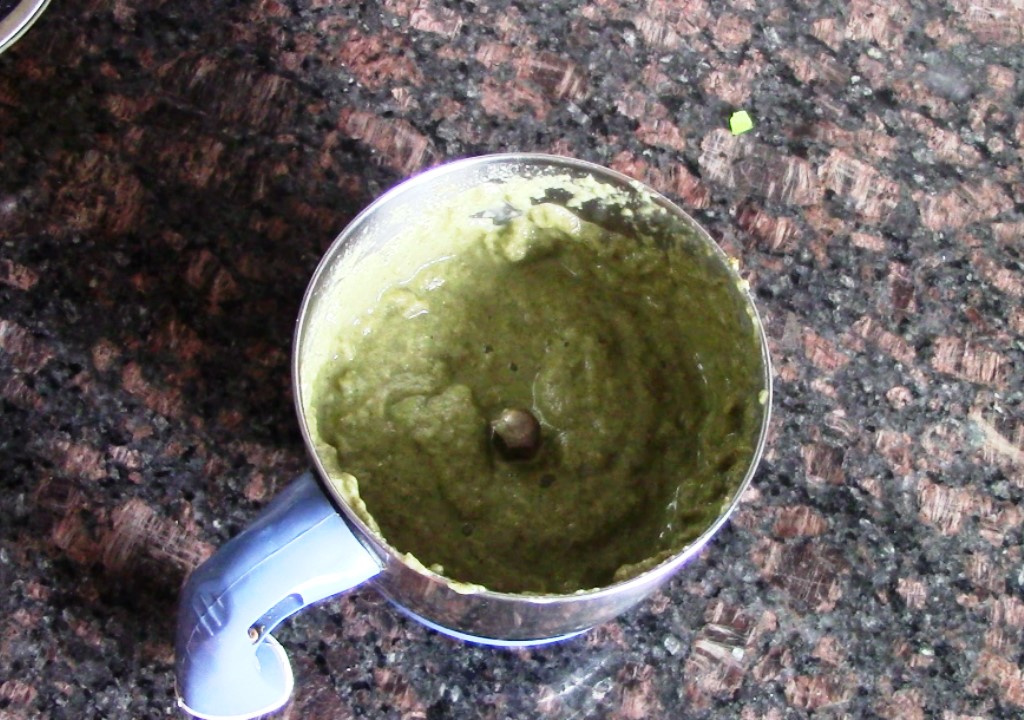 Raw Green Mango Chutney / Kacchi Kairi Ki Chutney