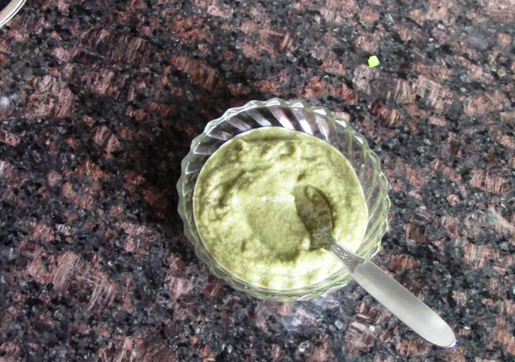 Raw Green Mango Chutney / Kacchi Kairi Ki Chutney