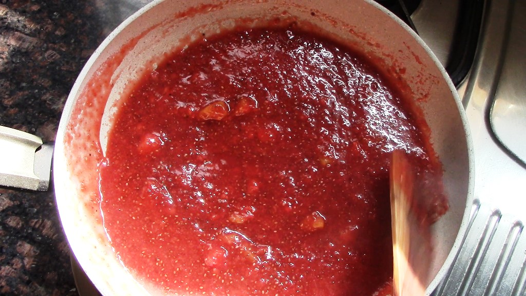 cooking of strawberry jam